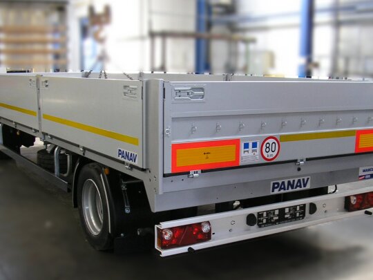 Przyczepy burtowe z&nbsp;obrotnicą